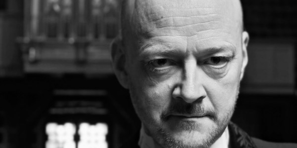 portrait-serious-nf-sv-316881_960x480